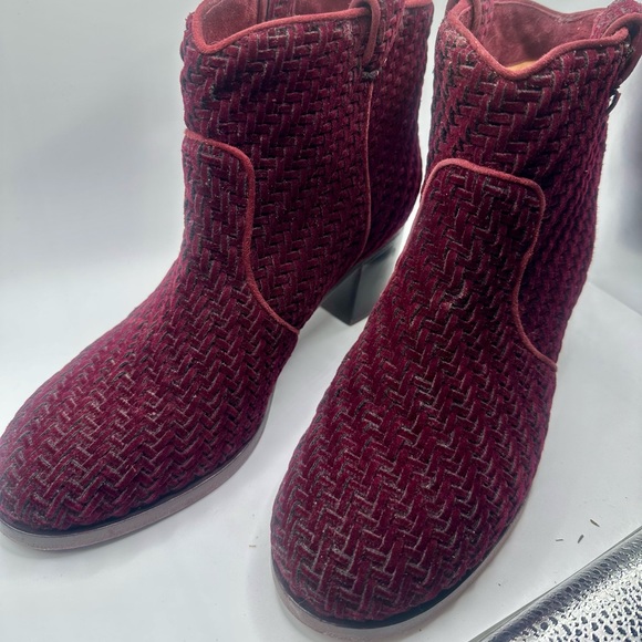 Laurence Dacade
Nikki Woven Velvet 50mm Booties Burgundy Red sz 39 - Picture 3 of 12
